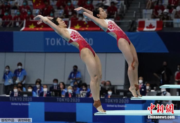  中国跳水东京奥运开门红 施廷懋王涵女双3米板夺冠