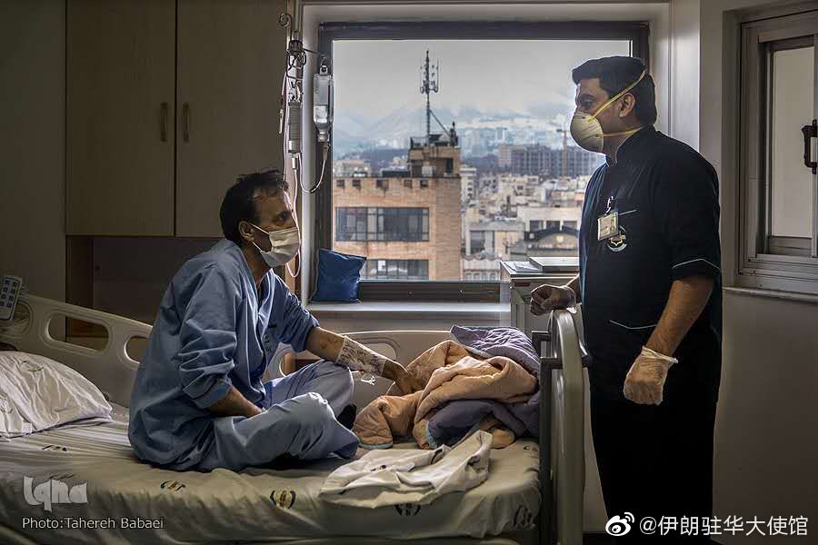 
贾瓦德•福楼吉的护士工作照。图片来自伊朗驻华大使馆