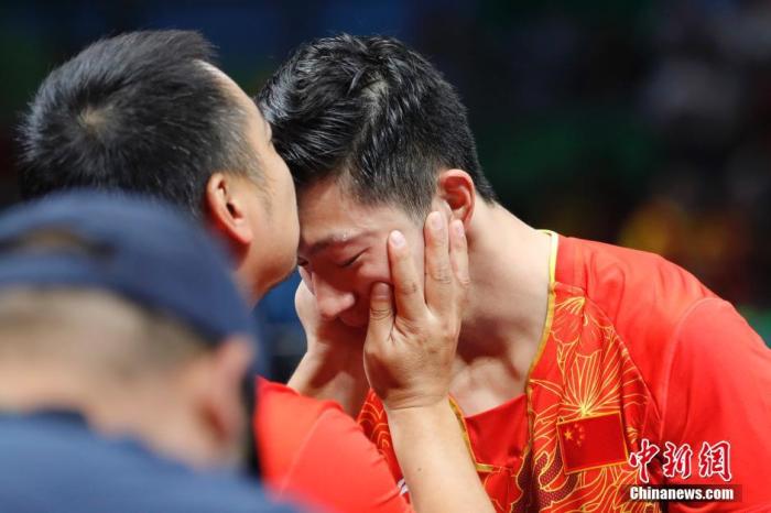 资料图：内地时间8月17日，2016里约奥运男人乒乓球集体赛决赛进行，中国队最终以总比分3：1的后果战胜日本队得到冠军。/p中新网记者 盛佳鹏 摄