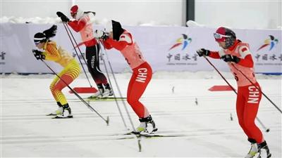 运动员们在比赛中。图片来源：中国体育报